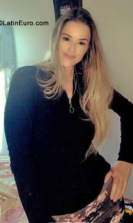 Date this lovely Brazil girl Viv from Sao Paulo BR11638