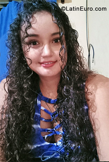Date this tall Honduras girl Nubia from San Pedro Sula HN2935
