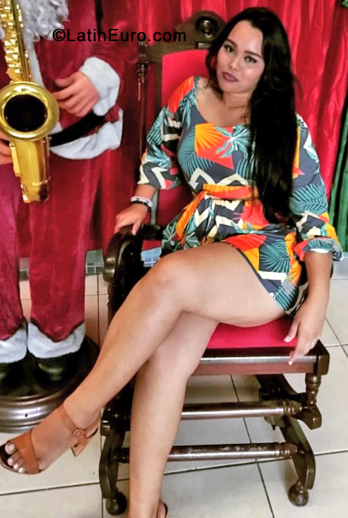 Date this voluptuous Brazil girl Dayane from Manaus BR11489