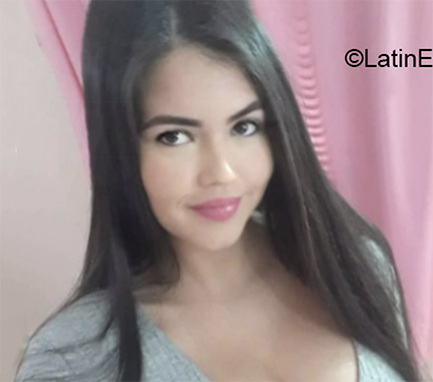 Date this lovely Cuba girl Danilka from Holguin CU840
