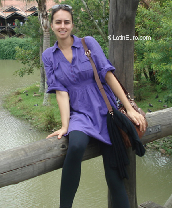 Date this nice looking Brazil girl Deb from Porto Alegre BR11506