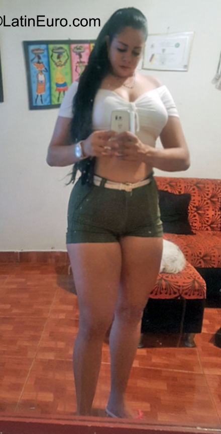 Date this gorgeous Colombia girl Yuli from Cali CO30991