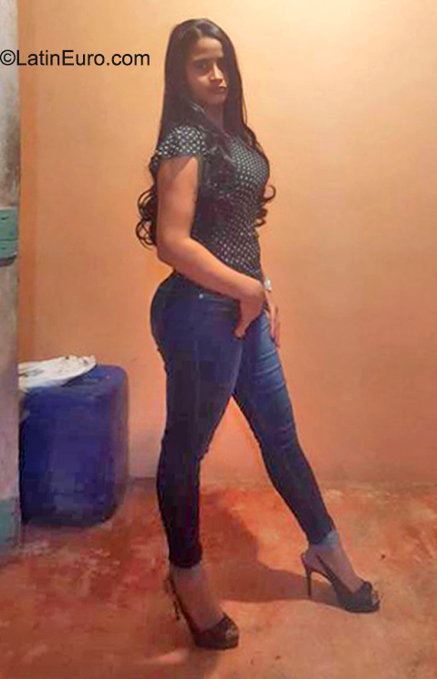 Date this fun Dominican Republic girl Kary from La Vega DO40314