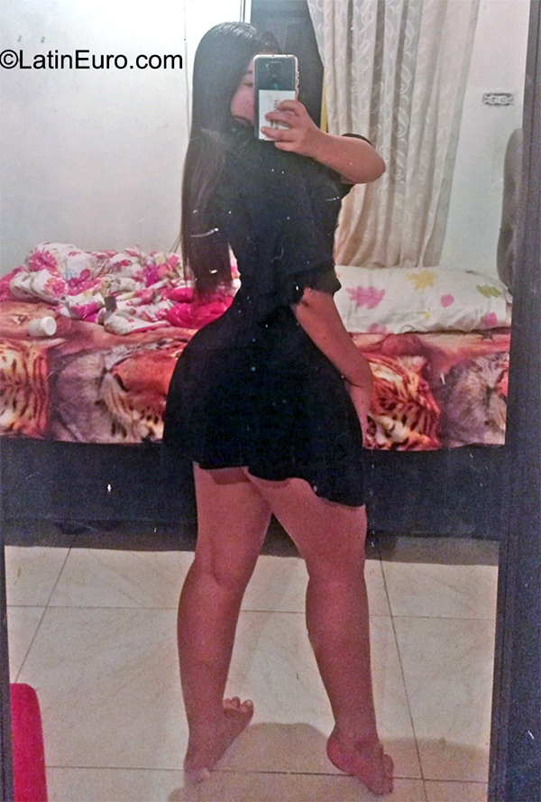 Date this lovely Colombia girl Yarelis from Barranquilla CO31406