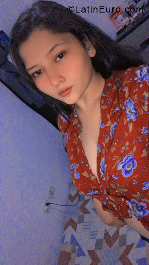 Date this tall Honduras girl Estefany from Santa Barbara HN2936