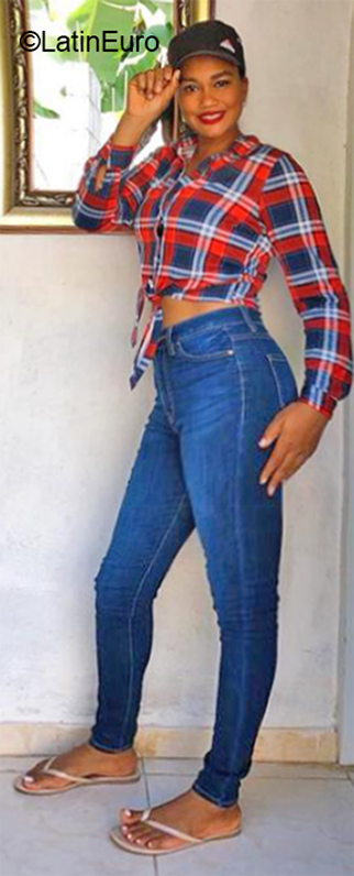 Date this foxy Dominican Republic girl Nena from Pimentel DO40448