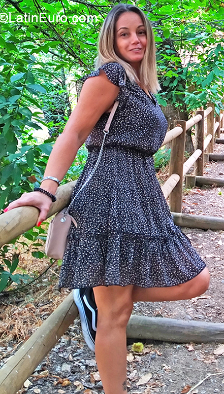 Date this sensual Portugal girl Cristiane from Lisbon PT98