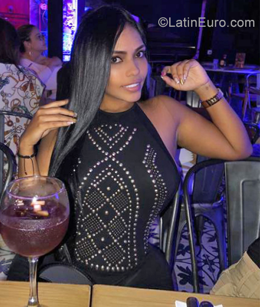 Date this happy Colombia girl Andrea from Cali CO31381