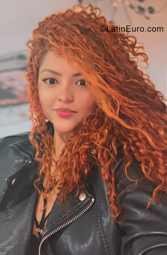 Date this nice looking Colombia girl Mely from Cartagena CO33811