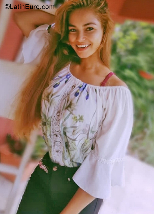 Date this attractive Panama girl Dorkilis from Panama PA1321