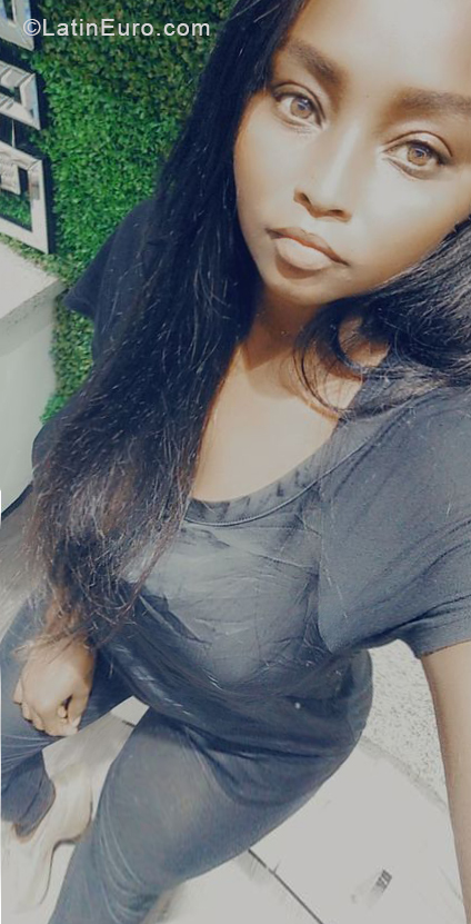 Date this exotic Dominican Republic girl Flerida from Santo Domingo DO40402
