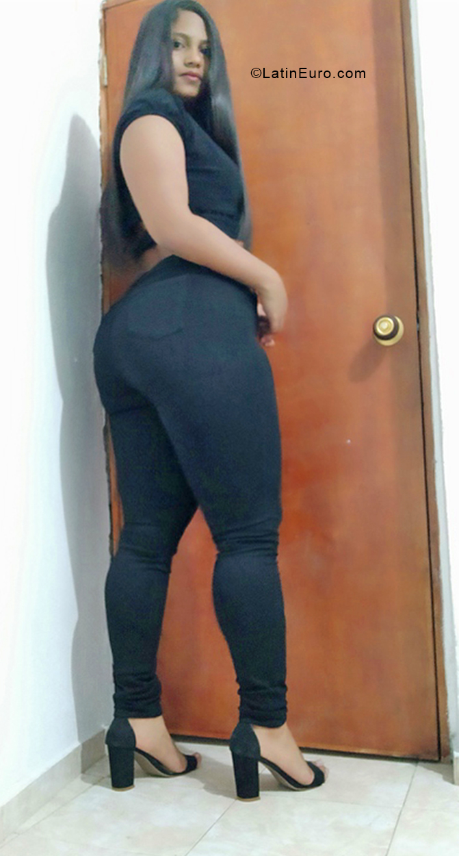 Date this exotic Colombia girl Bayaneth from Bogotá CO31125