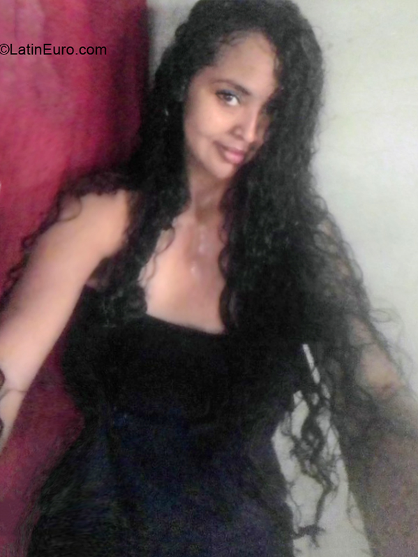 Date this lovely Dominican Republic girl Karina from Santo Domingo DO40415