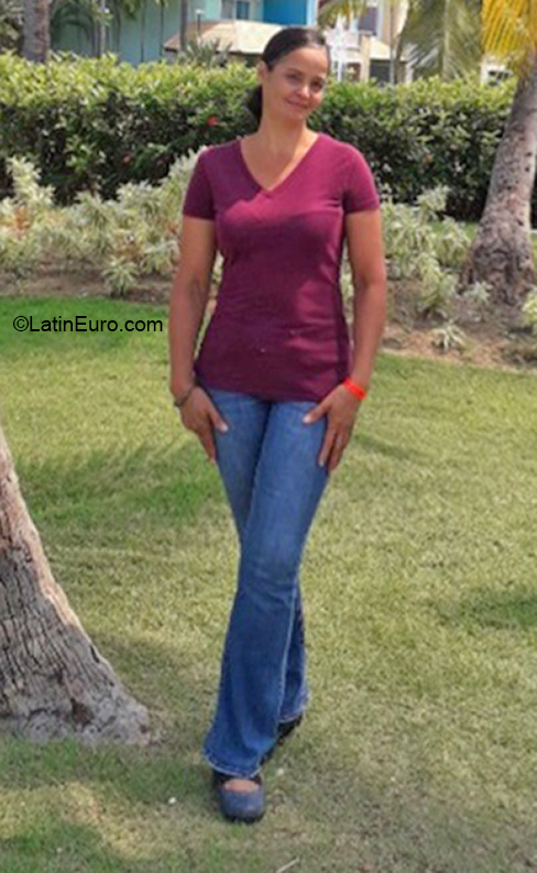 Date this gorgeous Dominican Republic girl Cristina from Distrito Nacional DO41042