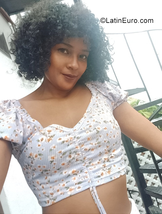 Date this good-looking Colombia girl 041111 from Barranquilla CO31476