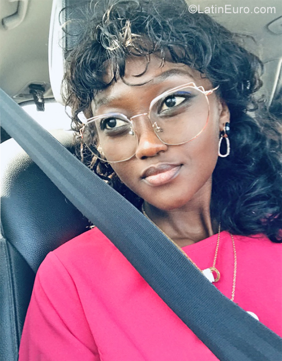 Date this hard body Angola girl Joana from Luanda AO96