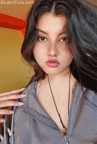 Date this georgeous Peru girl Paola from Cusco PE1969