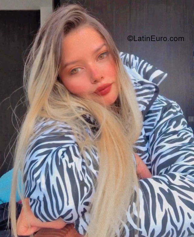 Date this athletic Colombia girl Maibel from Bogota CO31213