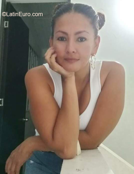 Date this voluptuous Colombia girl DIANA from Bogota CO31230