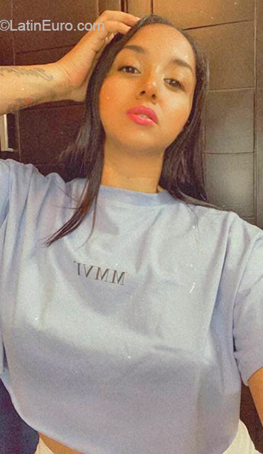 Date this attractive United States girl Yafreisy from Brooklyn US21566