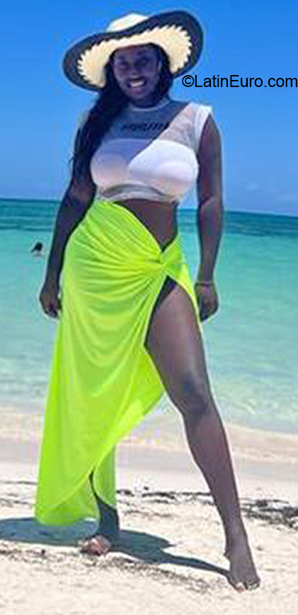 Date this good-looking Cuba girl Dora from Havana CU807