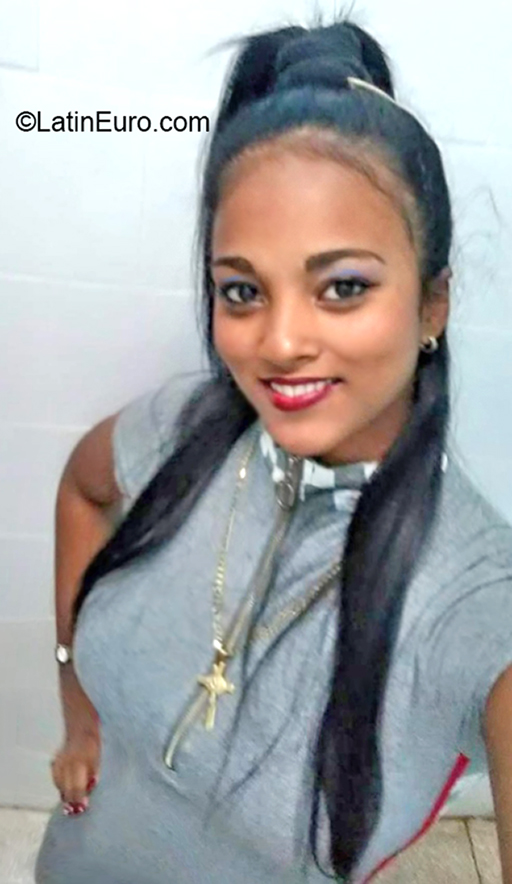 Date this young Cuba girl Dela from Holguin CU808