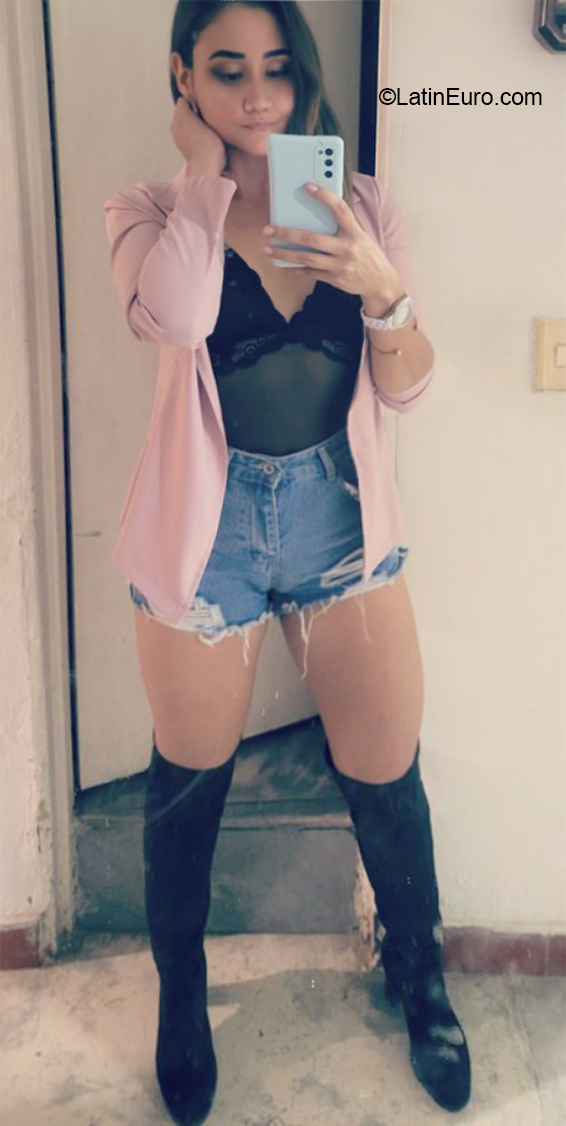 Date this gorgeous Colombia girl Jess from Medellin CO31316