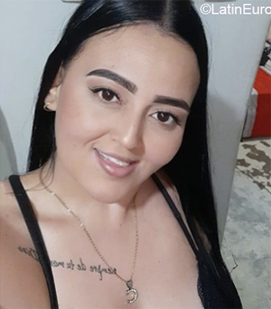 Date this attractive Colombia girl Caro from Medellín CO31319