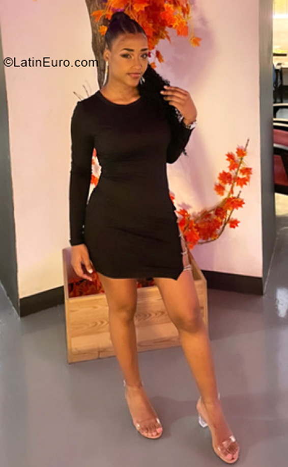 Date this hot Spain girl Maria from Barcelona ES684