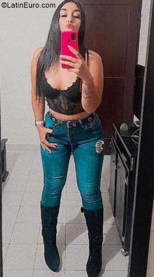 Date this young Colombia girl Camila from Cali CO31331