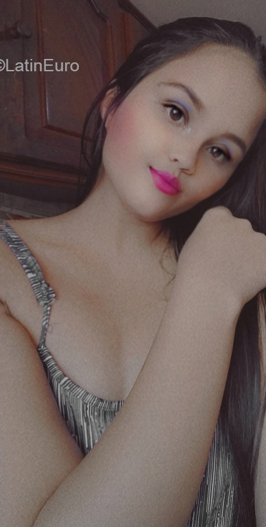 Date this young Venezuela girl Camilahiollm from Valencia VE4147