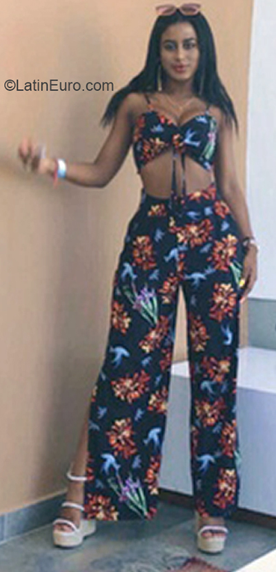 Date this attractive Colombia girl Johana from Pereira CO31400