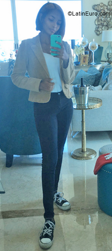 Date this fun Dominican Republic girl Perla from Santo Domingo DO55327