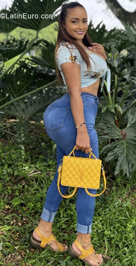Date this young Colombia girl Katherin from Cali CO31423