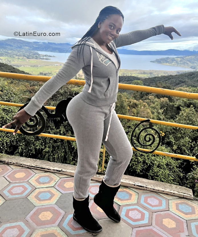 Date this sensual Colombia girl Sandra from Cali CO31475