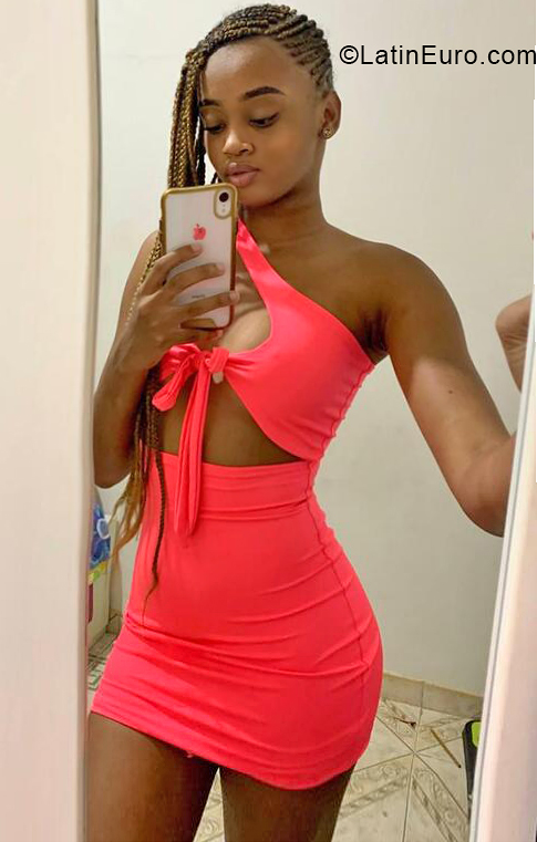 Date this nice looking Colombia girl Valentina from Cali CO33805