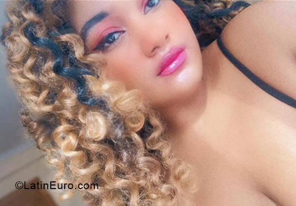 Date this hard body Spain girl Galilea Walter from Valencia ES697