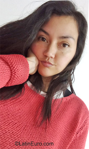 Date this attractive Peru girl Luna from Lima PE1988