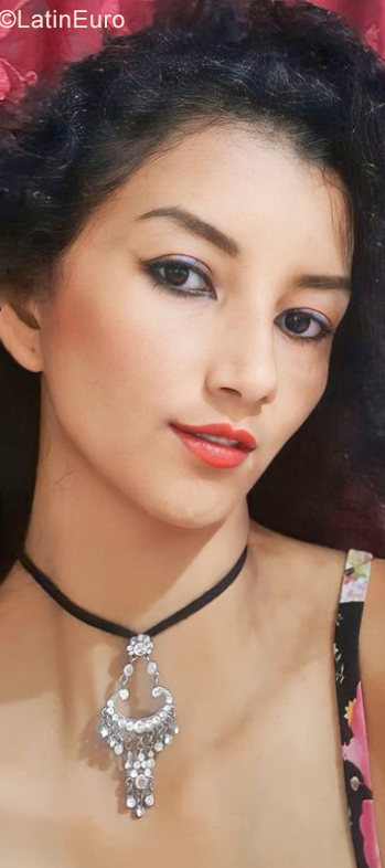 Date this cute Ecuador girl Anmary from Palestina EC918