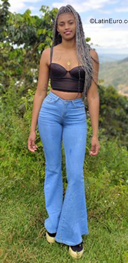 Date this attractive Colombia girl Mara from Cali CO31681