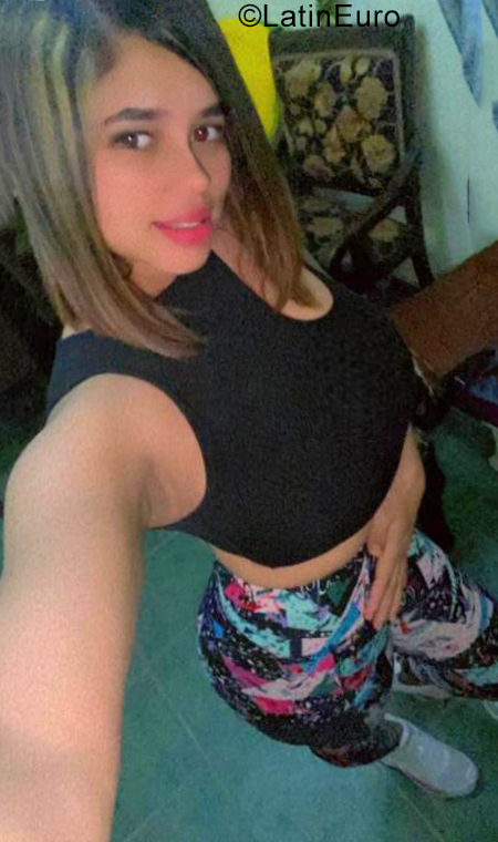 Date this passionate Dominican Republic girl Alez from Santo Domingo DO40795