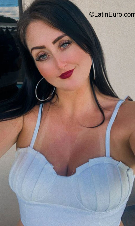 Date this attractive Brazil girl Laiza from Sumare BR11908