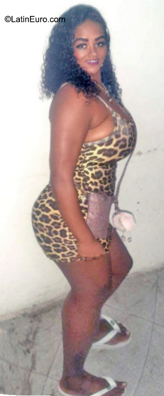 Date this voluptuous Brazil girl Priscila from Salvador BR11930