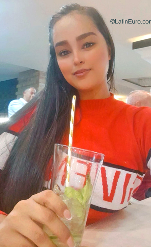 Date this beautiful Colombia girl Xiomara from Medellin CO31792