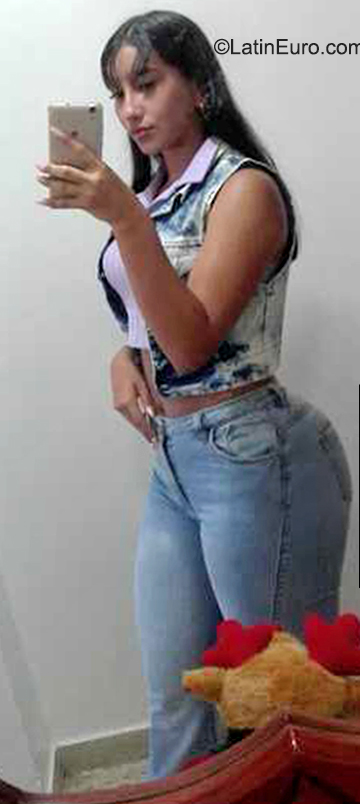Date this athletic Venezuela girl Nau from San Cristóbal VE4225
