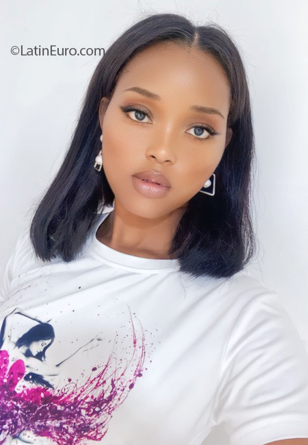 Date this exotic Angola girl Suzeth from Luanda AO101