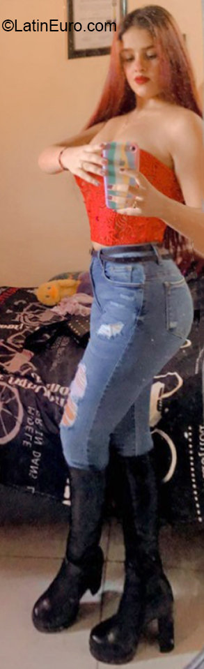 Date this voluptuous Colombia girl Andrea from Medellin CO31872