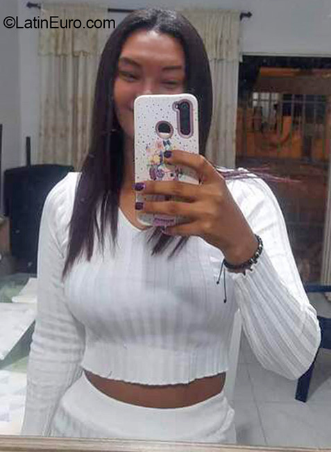 Date this nice looking Colombia girl Kiara from Cali CO31898