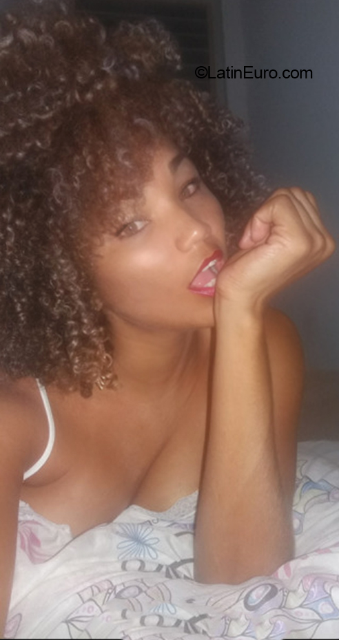 Date this lovely Brazil girl Lianda from Salvador BR12020