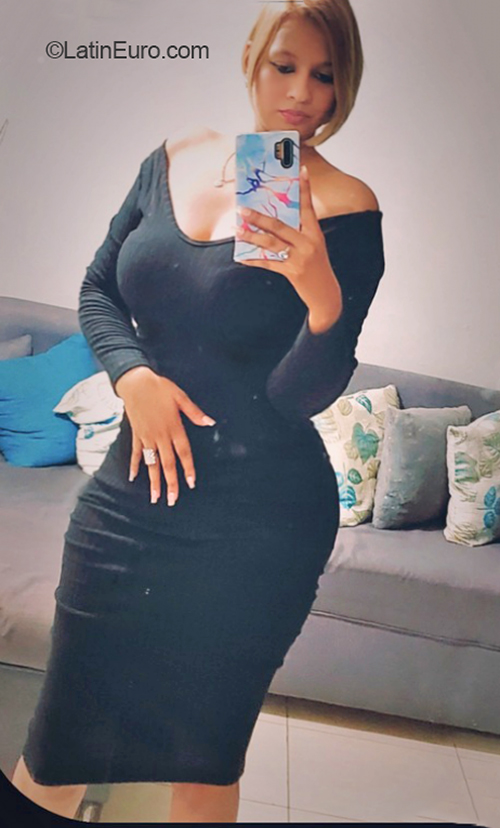 Date this funny Dominican Republic girl Nathalia from Santo Domingo DO40947